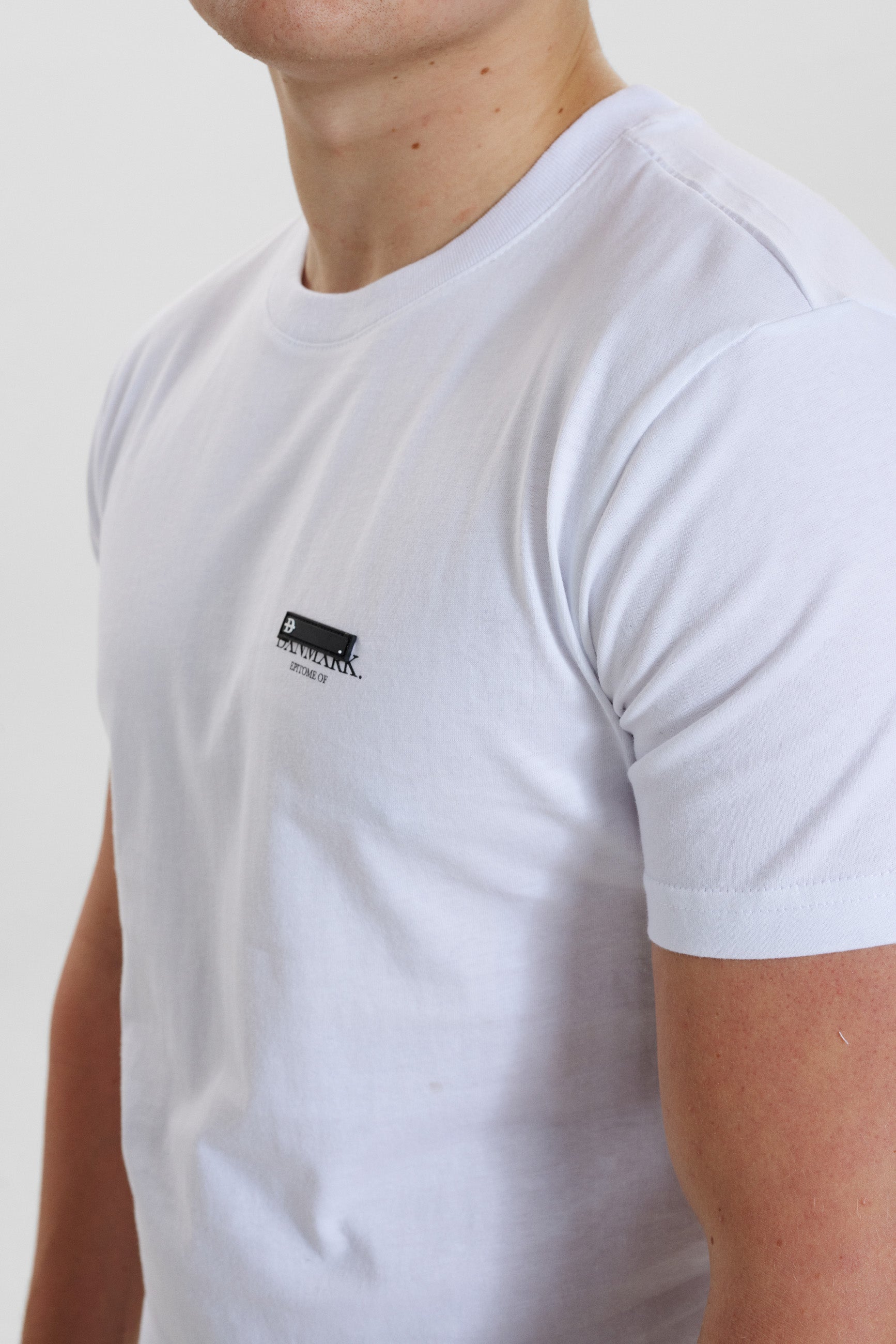 DXNMXRK. DX-Albert Outlet White